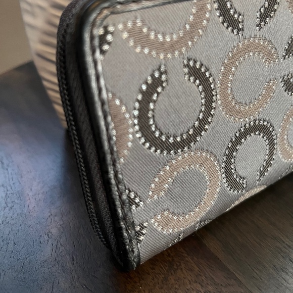 Coach Zip Around Wallet Wristlet Silver/Gray Optic C  - Picture 16 of 16